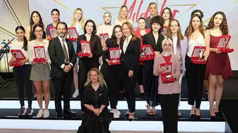 Coca-Cola Türkiye’nin 2015 yılından beri yürüttüğü Kız Kardeşim Projesi kapsamında düzenlenen; Yıldızlar Karması   Programı’nın kazananları, İstanbul’da gerçekleştirilen törende tanıtıldı