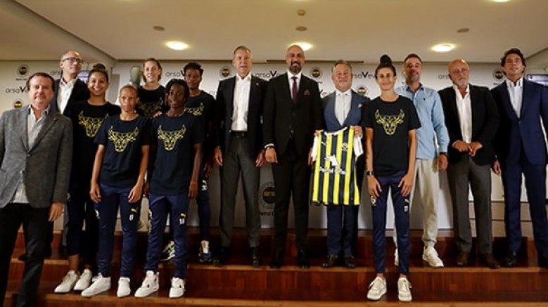 Gayrimenkul yatırım şirketi arsaVev, Fenerbahçe Petrol Ofisi Kadın Futbol Takımı’nın 'Şort ve Konç Sponsoru' oldu