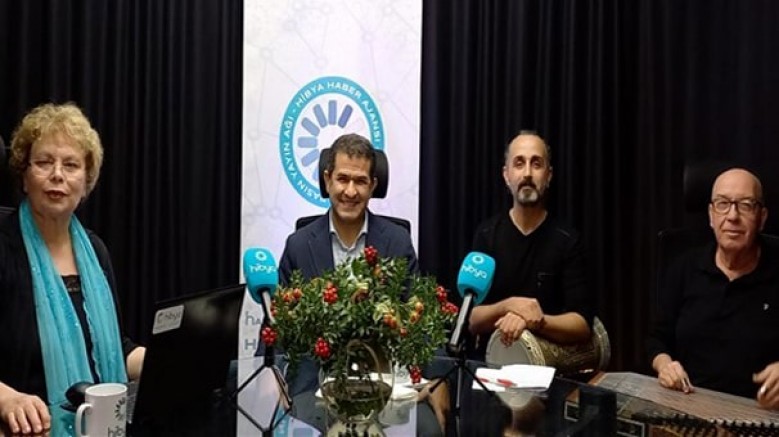 Hibya, müzisyen-iş insanı Murat Beyaztaş, Kanunda Ali İlikan ve Darbukada Evren Ölmez'i stüdyosunda ağırladı