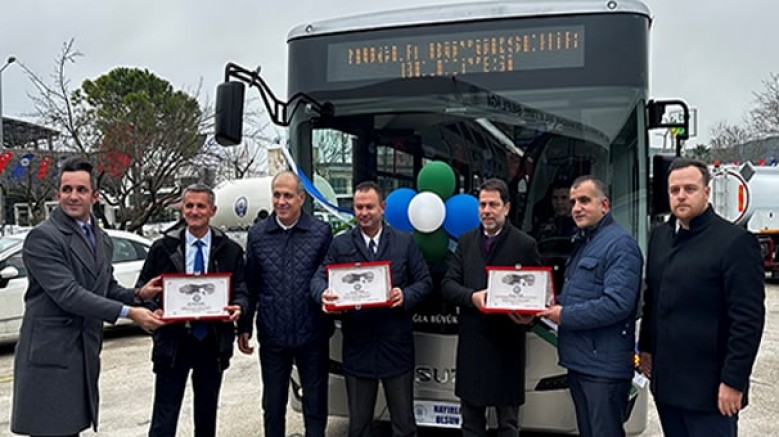 Şehir içi ulaşımda da yüksek teknoloji ile donatılmış avantajlı araçlar sunan Anadolu Isuzu, Muğla Büyükşehir   Belediyesi’ne de 7 Citiport ve 2 Grand Toro modelini teslim etti