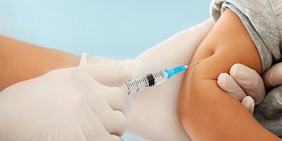 'Aile Sağlığı Merkezleri'nde yapılmakta olan bebeklik dönemi, gebelik ve grip aşıları gibi aşılarla hastalıklardan   kaynaklanan salgın ve hastaneye yatışların önlenmesi sağlanıyor'