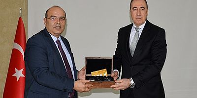 Aydın Erkoç, Otonomi’nin yönetim kurulu başkanlığı görevini Mahmut Ulucan’a teslim etti