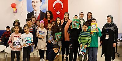 'Dijitale Kalpten Bağlı Aile' kitabının yazarları ve editörü, Konya’da yurtlarda misafir edilen depremzede çocukları ziyaret etti