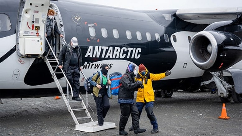 Türk turizmci, seyahat tutkunlarını uçakla Antarktika’ya indiriyor