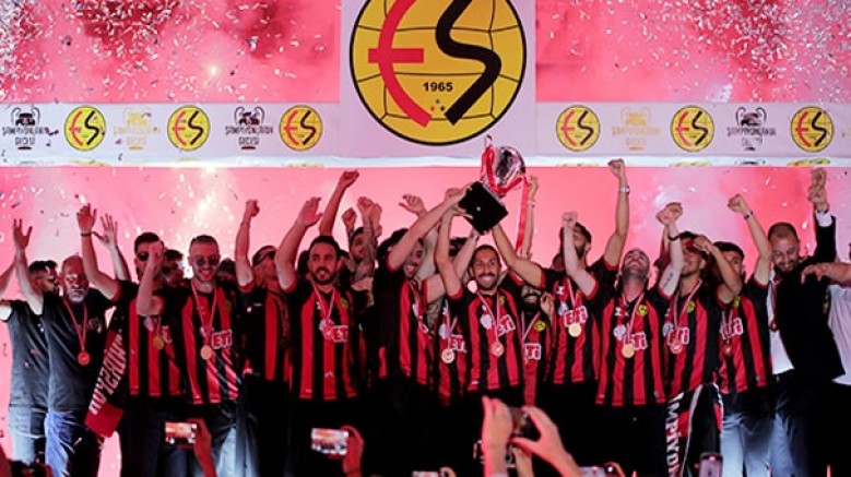 2024–2025 sezonunu şampiyonlukla tamamlayan Eskişehirspor, yıllar süren şampiyonluk özlemini büyük bir coşkuyla kutladı