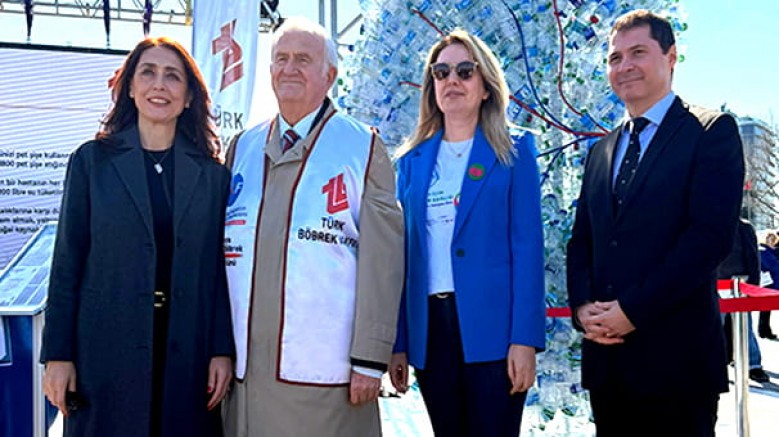 '4 saatlik tek bir hemodiyaliz seansında en az 200 litre şebeke suyu kullanılıyor. Türkiye genelinde yılda yaklaşık 2–2,5 milyon ton su, bu tedavi sürecinde kullanıldıktan sonra atığa dönüşüyor'