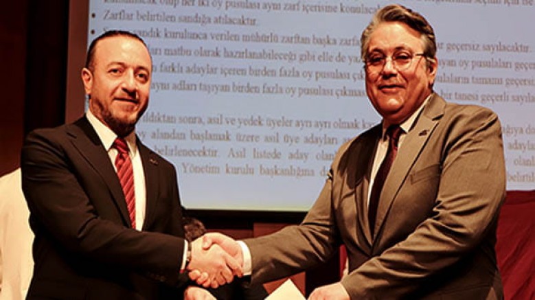 Akdeniz Mobilya, Kağıt ve Orman Ürünleri İhracatçıları Birliği (AKAMİB)'de iki dönemdir Yönetim Kurulu Başkanlığı görevini yürüten R. Onur Kılıçer, görevini Adem Derinel’e devretti