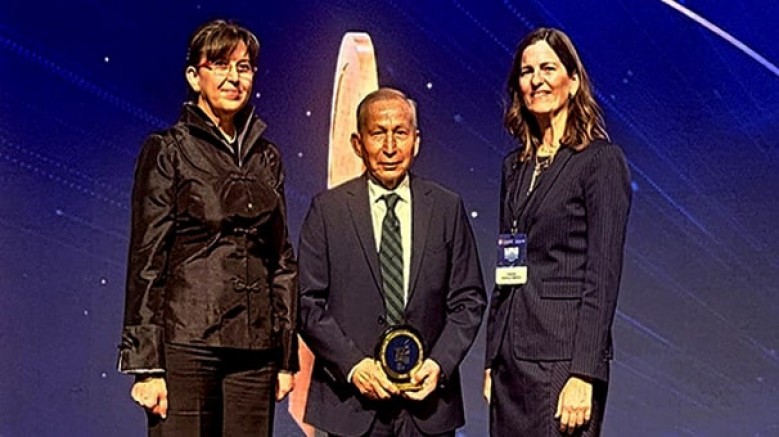 Atabay, Türkiye’de ilaç hammaddesi ve ilaç üretiminin temellerinin oluşturulmasına yönelik üstün çabaları ve değer katan çalışmaları ile 'TÜSEB Sağlık Teknolojileri Prestij Ödülü'ne layık görüldü