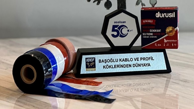 Başoğlu Kablo’nun ödüllü ürünü Durusil; savunma sanayiinin en kritik ihtiyaçlarına yönelik, kendi kendine   yapışan ve kendinden başka bir şeye yapışmayan özel bir silikon bant 