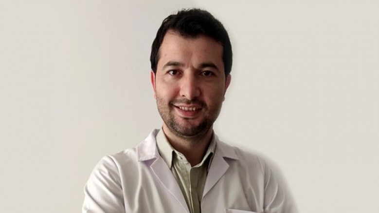 'Çocukluk ve ergenlik döneminde uygun beslenme (yeterli kalsiyum ve D vitamini alımı) ve hareketli bir hayat sürmek, ilerde gelişebilecek osteoporoz riskini düşürür'