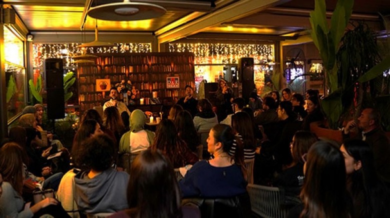 D&R; 'Gece Yarısı Kütüphanesi' etkinlik serisinin ikinci durağında, Hikayeden Adamlar olarak tanınan Ozan Bozkurt ve Sercan Şahin Kurtulmuş'u ağırladı