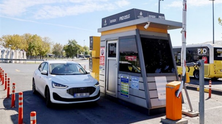İstanbul'da toplu taşımaya yakın yerlerdeki 'Park Et Devam Et' otoparklarının sayısı 10’dan, 15’e çıkarıldı