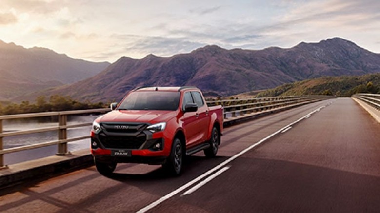 Isuzu D-Max; hem şehir, hem arazi koşullarında sürüş konforu ve performansını birlikte sunan yenilenen modelleri ile Türkiye’de