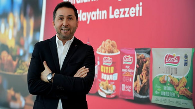 Lezita'nın Kahramanmaraş’ta hayata geçirdiği, yemden rafa uzanan tüm süreçleri kapsayacak entegre tesis yatırımıyla; bölgedeki 250 fason yetiştiriciden alım yapılacak, yüzlerce kişiye iş alanı açılacak