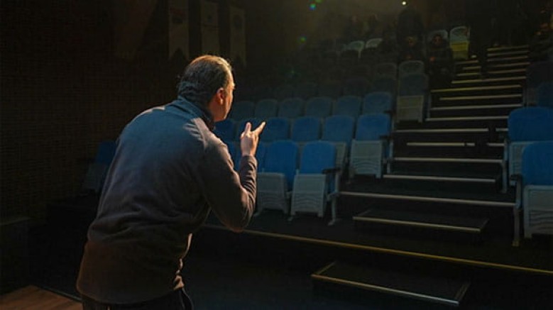 Maltepe Belediyesi, bağımsız tiyatro topluluklarına destek olmak amacıyla İdealtepe Mahallesi’ndeki Gülten Akın Konferans Salonu’nu ücretsiz prova alanı olarak kullanıma açtı