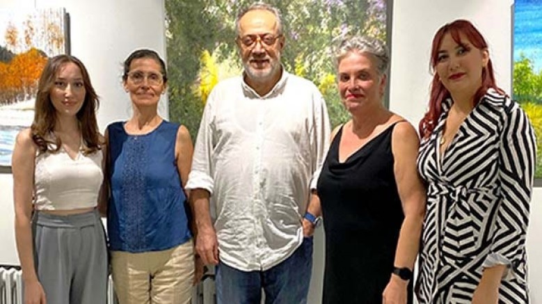 Ressam Mustafa Vural’ın 'Angaje' isimli kişisel sergisi, 28 Eylül - 16 Ekim arası Evrim Sanat Galerisi'nde 
