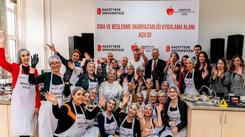 Sabri Ülker Vakfı, bünyesindeki Sağlıklı Yaşam Merkezi öncülüğünde, 'Gıda ve Beslenme Okuryazarlığı Uygulama Alanı’nı, Hacettepe Üniversitesi Sağlık Bilimleri Fakültesi’nde kullanıma açtı
