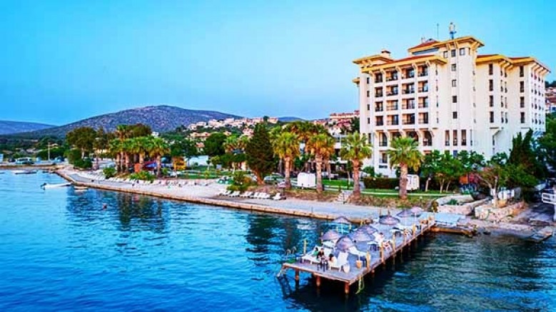 Sibyl Hotel Erythrai By Muup'ta; Temmuz-Ağustos ayında kişi başı gecelik 3.500 TL’den, Eylül ayında ise;   3.250 TL’den başlayan fiyatlarla başlayan tatil fırsatları, sizleri bekliyor