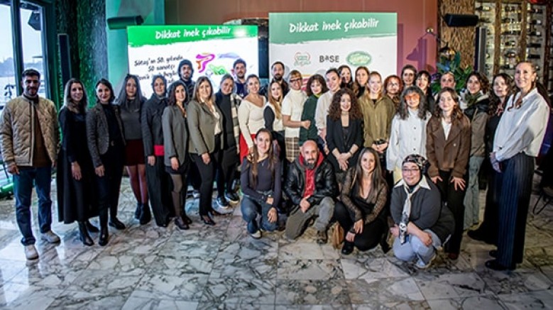 Sütaş’ın 50. yılı kapsamında BASE iş birliğiyle hayata geçirilen 'Dikkat İnek Çıkabilir!' projesi; sanatçıların özgün yaklaşımlarıyla yorumladığı inek figürlerini, kamusal alanda izleyiciyle buluşturuyor