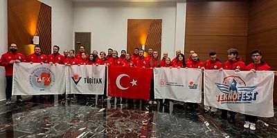 16 Türk ve 1 yabancı araştırmacı olmak üzere; toplam 17 kişilik ekip, Antarktika'da bilimsel çalışmalarını yürütmek üzere; İstanbul’dan Beyaz Kıta’ya doğru yola çıktı