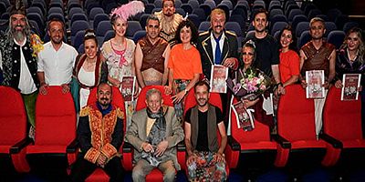 2005 yılında kurulmuş olan Tofaş Tiyatro Kulübü, 'Amphitryon 2000 - Nerde Kalmıştık' oyununu Haldun Dormen anısına yeniden sahneliyor / 20 Nisan / İstanbul Süleyman Seba Kültür ve Sanat Merkezi