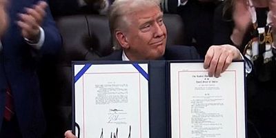ABD hükümetinin 43 günlük kapanmasının ardından; Temsilciler Meclisi yeni bir hükümet bütçesini oyladı. Başkan Donald Trump'ın imzasıyla hükümet yeniden açılabildi