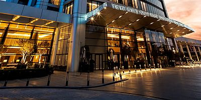 Anadolu Yakası’nda lüks ve şıklığı bir araya getiren Address Istanbul, çiftlere ayrıcalıklı bir düğün deneyimi sunuyor