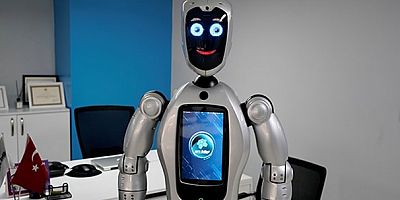 Arı Bilgi, insansı robot Akademisyen Maya'yı, eğitim kadrosuna dahil etti