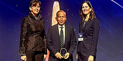 Atabay, Türkiye’de ilaç hammaddesi ve ilaç üretiminin temellerinin oluşturulmasına yönelik üstün çabaları ve değer katan çalışmaları ile 'TÜSEB Sağlık Teknolojileri Prestij Ödülü'ne layık görüldü