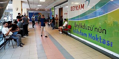 Beylikdüzü Belediyesi Kariyer Merkezi (BEYKAM) iş arayan vatandaşların eğitim, deneyim ve mesleki yetkinliklerini; işverenlerin personel ihtiyaçlarıyla eşleştiriyor