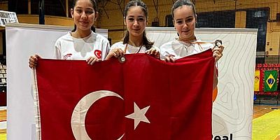 Çolakoğlu Metalurji Spor Kulübü bünyesinde yetişen üç başarılı genç sporcu, Uluslararası U14 Yıldızlar Kılıç Circuit Turnuvası’nda ilk 8’e girerek; finaller sonucunda madalya almaya hak kazandı