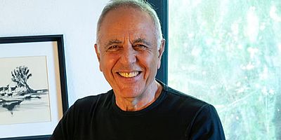Doğayı ve doğanın karakteristik canlılarını, yarı soyut bir dille tuvale taşıyan sanatçı Mehmet Dağlı; yeni kişisel sergisi 'Kanat Sesleri' ile 3–17 Kasım 2026 tarihleri arasında, Fulart Sanatevi’nde sanatseverlerle buluşuyor