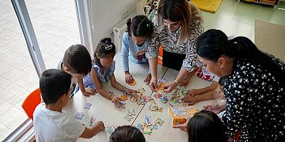 Duru ve AÇEV iş birliğinde 'Oynaya Oynaya' projesiyle, bir yıl içerisinde 7500 çocuğun eğitici kutu oyunlarıyla buluşturulması hedefleniyor