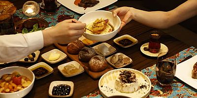 Fairmont Quasar Istanbul, Ramazan ayına özel hazırladığı gastronomi ve iyi yaşam deneyimleriyle, misafirlerini geleneksel değerlerle modern lüksün iç içe geçtiği seçkin bir atmosferde ağırlayacak