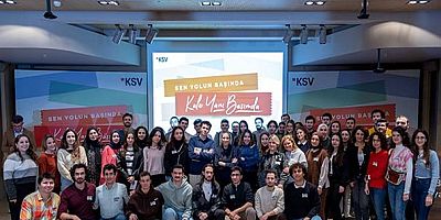 İbrahim Bodur Kaleseramik Eğitim, Sağlık ve Sosyal Yardım Vakfı’nın başarılı gençleri eğitim ve sosyal hayatlarında   desteklemek amacıyla verdiği burslar için başvurular 18 Ekim'e kadar devam ediyor