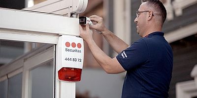İyi bir bebek kamera sistemi; yüksek çözünürlüklü bir kamera, gece görüşü, hareket algılama uyarıları, ses sistemi   ve mobil uygulamalarla uzaktan izleme gibi özellikleri içermelidir