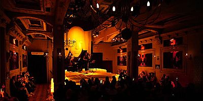 Müziği, sadece işitsel bir şölen olmaktan çıkarıp; disiplinlerarası bir deneyime dönüştüren Candela Concert'in konser tarihleri belli oldu