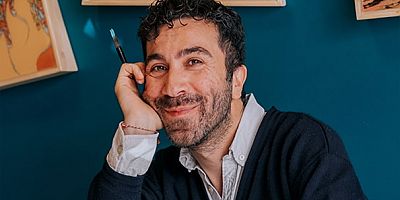 Payam Latifi, 'Seyr ü Sefer' sergisinde; imgeler aracılığıyla, günümüzün acı ve ıstıraplarına küçük de olsa bir teselli sunmayı amaçlıyor