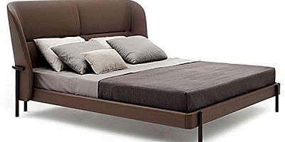 Renklerin duygusal etkisini tasarımın yalın diliyle buluşturan CASA, bu sezonun moda paletinde doğallığı rafine bir zarafetle yorumluyor