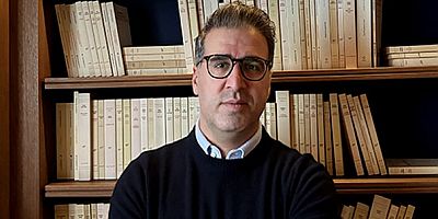 Seyfettin Araç’ın yeni romanı, 'Zamanı Tanrı Yaşar' Kırmızı Yayınları etiketiyle raflardaki yerini aldı