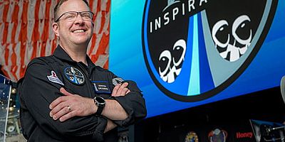 Şimdiye kadar birçok kez NASA astronotlarını ve yabancı kozmonotları Türkiye’de uzay meraklıları ile buluşturan Uzay Kampı Türkiye, bu kez; SpaceX’in sivil astronotlarından birini, İzmir’de gençlerle buluşturacak