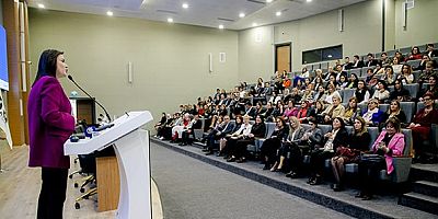 ticaretinkadinlari.com, kadın girişimcilerin ticaret hayatındaki görünürlüklerini artırırken; özel sektör, kamu ve   yerel yönetimlerin ürün ve hizmet alımları için kadın girişimci verisine erişim sağlamalarına da imkân tanıyor