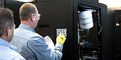 Vertiv sıvı soğutma hizmetleri, yapay zeka destekli ve yüksek performanslı bilişim ortamlarını desteklemek için tasarlanmış kapsamlı çözümler sunuyor