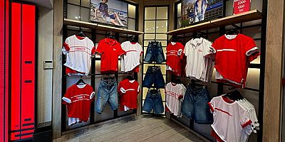 X Eroğlu Holding grup şirketleri arasında faaliyet gösteren LOFT; 2026 Dünya Kupası heyecanını, futbol tutkusunu ve milli birlik duygusunu yansıtan; özel bir koleksiyon hazırladı