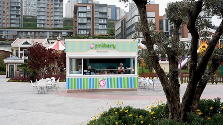 Taze ve doğal içeriklerle hazırlanan eşsiz lezzetleriyle fark yaratan Pinkberry, en sevilen frozen yoğurt deneyimini bu kez Tema World ziyaretçileriyle buluşturuyor