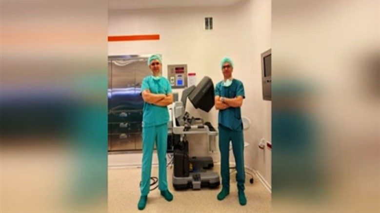 Tek böbrek üstü beziyle yapılan ameliyat, literatüre girdi